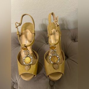 Gianni Bini Women’s Gold Heels Size 7